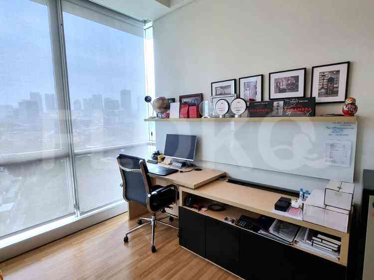 159 sqm, 7th floor, 3 BR apartment for sale in Sudirman 4