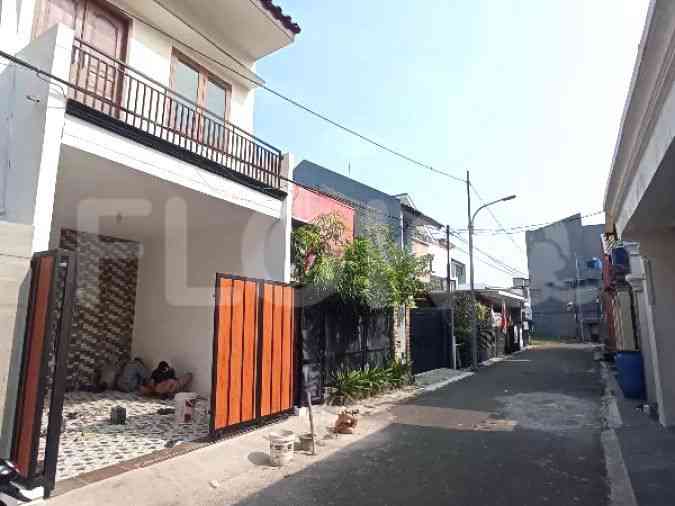 60 sqm, 4 BR house for sale in Jl. H. Balok Kalisari, Pasar Rebo 1