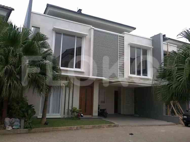 Disewakan Rumah 3 BR, Luas 248 m2 di Cilandak, Cilandak 2