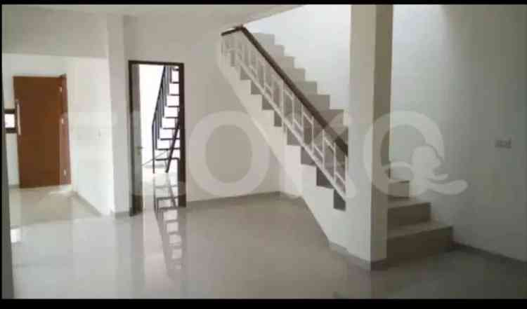 172 sqm, 5 BR house for rent in Cluster Cirendeu, Ciputat 3