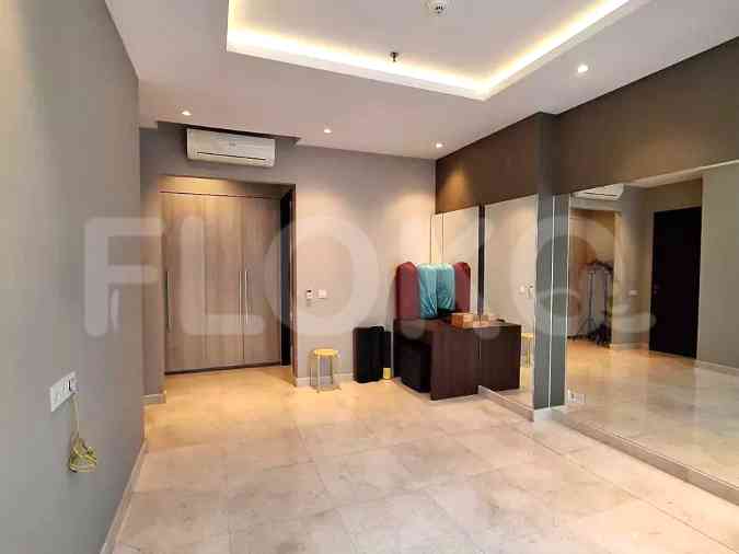 Dijual Apartemen 3 BR, Lantai 2, Luas 146 m2 di Senayan 4