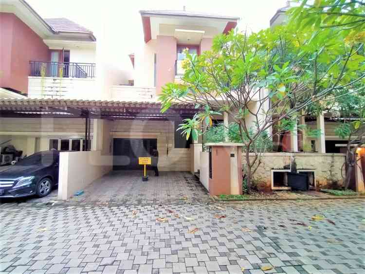 Disewakan Rumah 4 BR, Luas 220 m2 di Pejaten 1