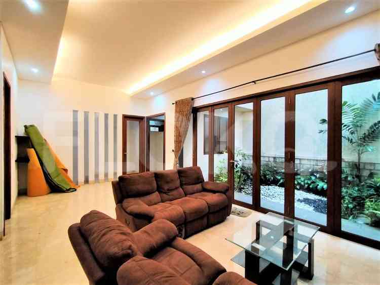 Disewakan Rumah 4 BR, Luas 220 m2 di Pejaten 3