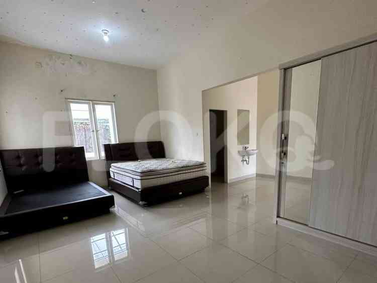 Disewakan Rumah 4 BR, Luas 275 m2 di Pejaten 4