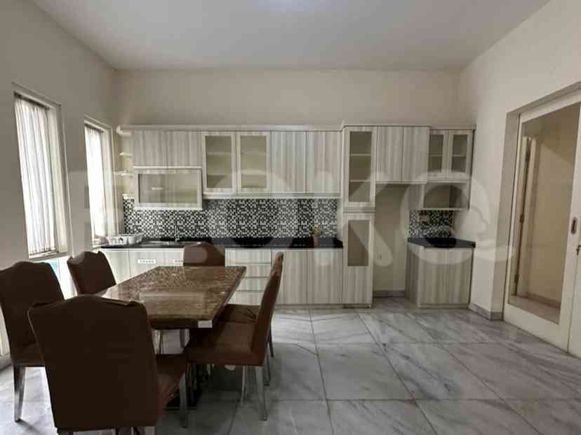 Disewakan Rumah 4 BR, Luas 275 m2 di Pejaten 6