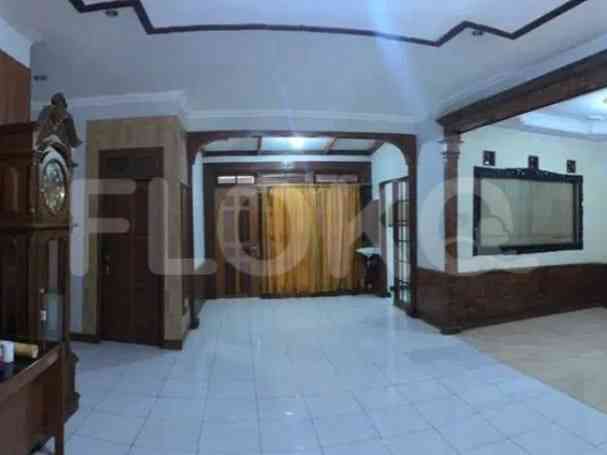 Disewakan Rumah 5 BR, Luas 250 m2 di Pejaten 3