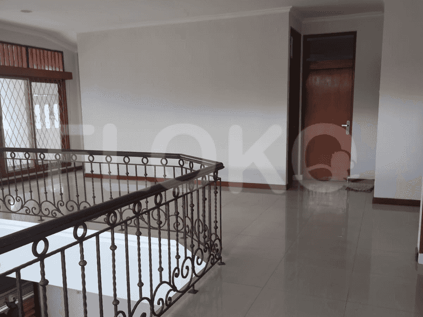 350 sqm, 5 BR house for rent in Pondok Indah 2