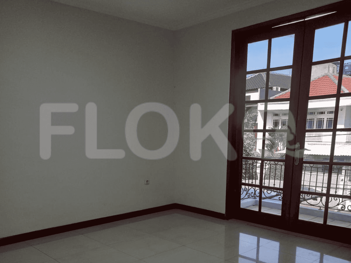 Disewakan Rumah 5 BR, Luas 350 m2 di Pondok Indah 4