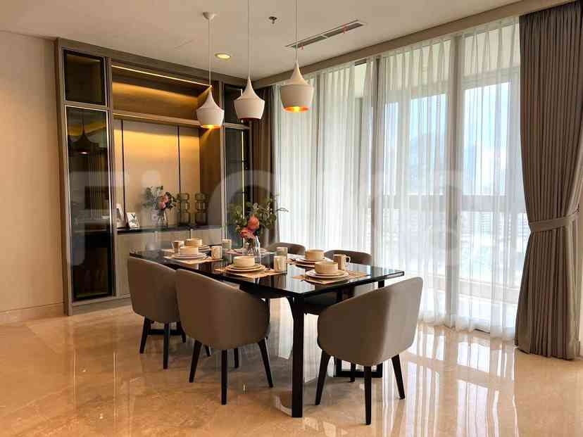 186 sqm, 19th floor, 3 BR apartment for sale in Kuningan 10