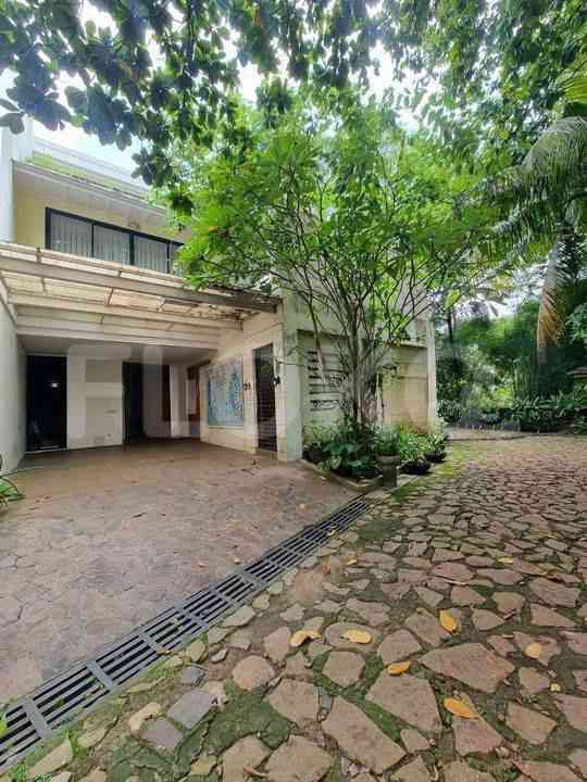 335 sqm, 4 BR house for rent in Lebak Bulus, Jakarta Selatan 1