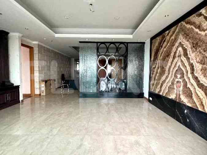 261 sqm, 20th floor, 4 BR apartment for sale in Menteng 7