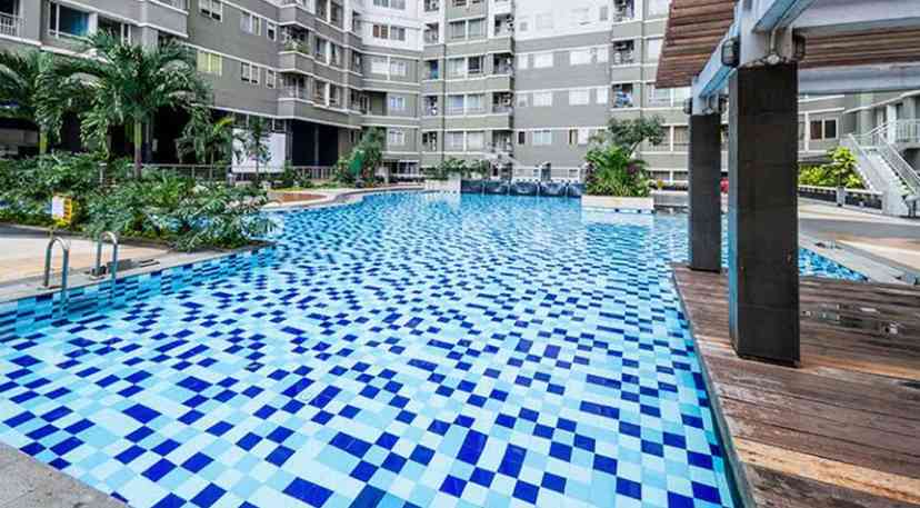 Swimming pool Sudirman Park Apartment