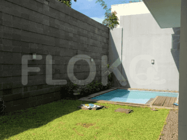 Disewakan Rumah 5 BR, Luas 500 m2 di Blok M 3