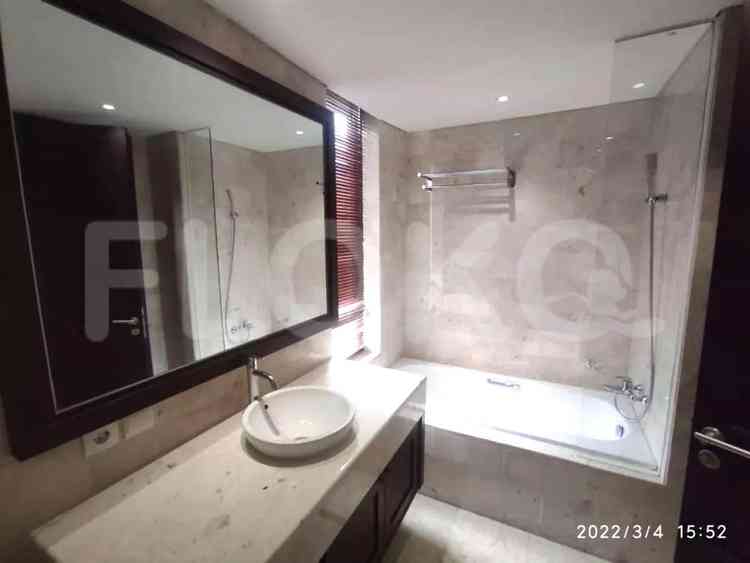 176 sqm, 15th floor, 4 BR apartment for sale in Setiabudi 3