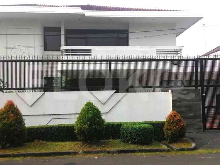 Disewakan Rumah 5 BR, Luas 560 m2 di jl. Taman Patra, Mega Kuningan 3