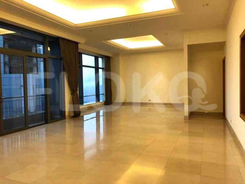 440 sqm, 1st floor, 4 BR apartment for sale in Setiabudi 2