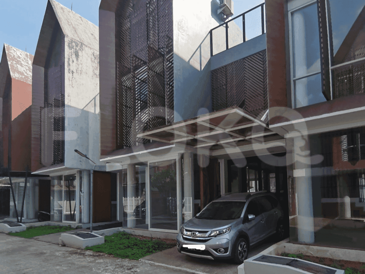 350 sqm, 3 BR house for rent in Pasar Minggu 1