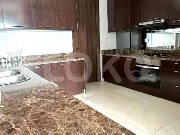 274 sqm, 42nd floor, 4 BR apartment for sale in Mampang Prapatan 1