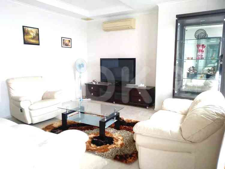 218 sqm, 28th floor, 4 BR apartment for sale in Sudirman 3