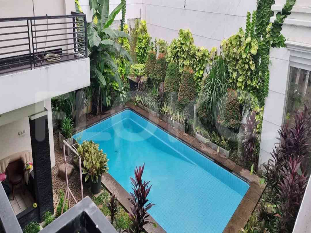 Dijual Rumah 6 BR, Luas 600 m2 di Kemang 10