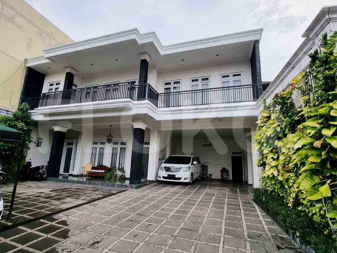 600 sqm, 6 BR house for sale in Kemang 2