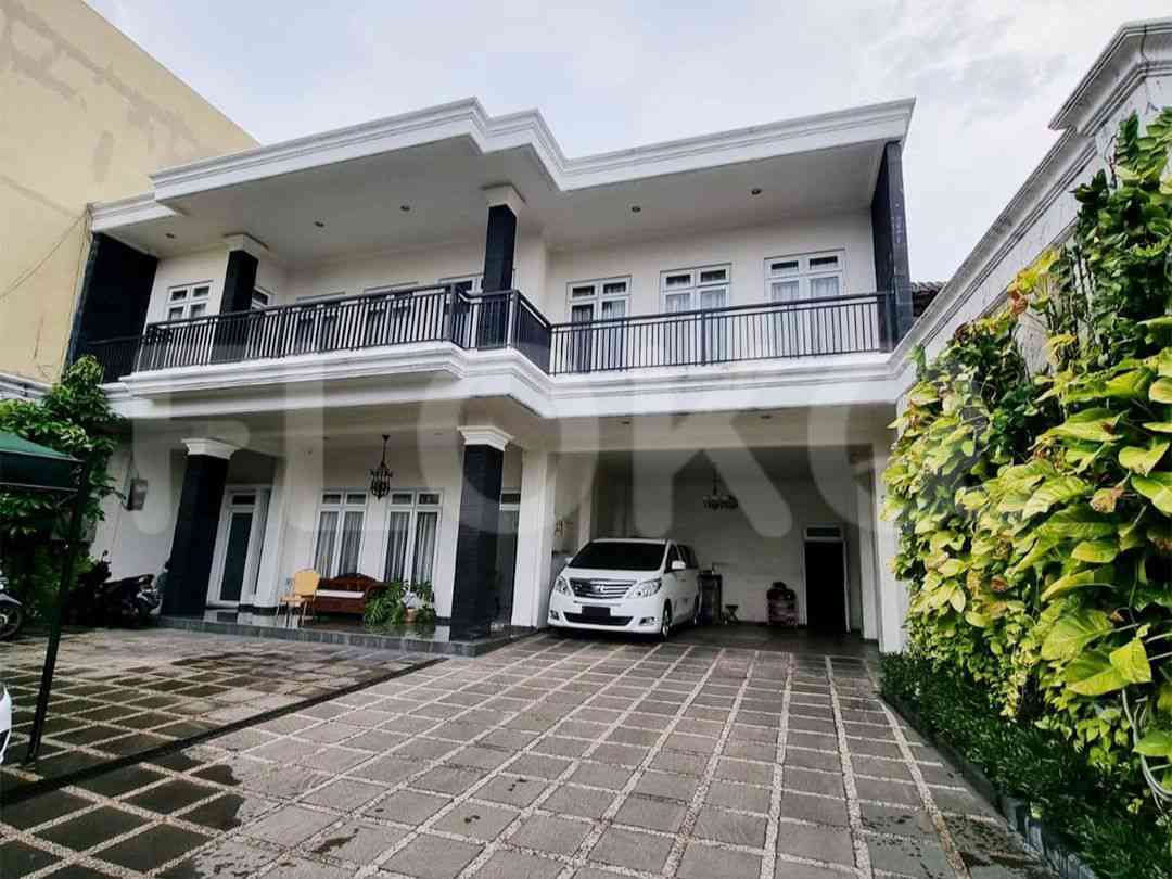 Dijual Rumah 6 BR, Luas 600 m2 di Kemang 2