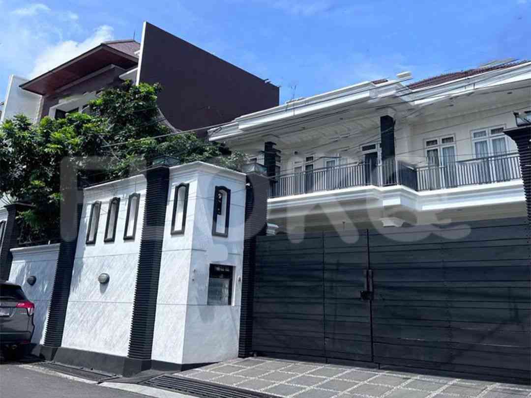 Dijual Rumah 6 BR, Luas 600 m2 di Kemang 1