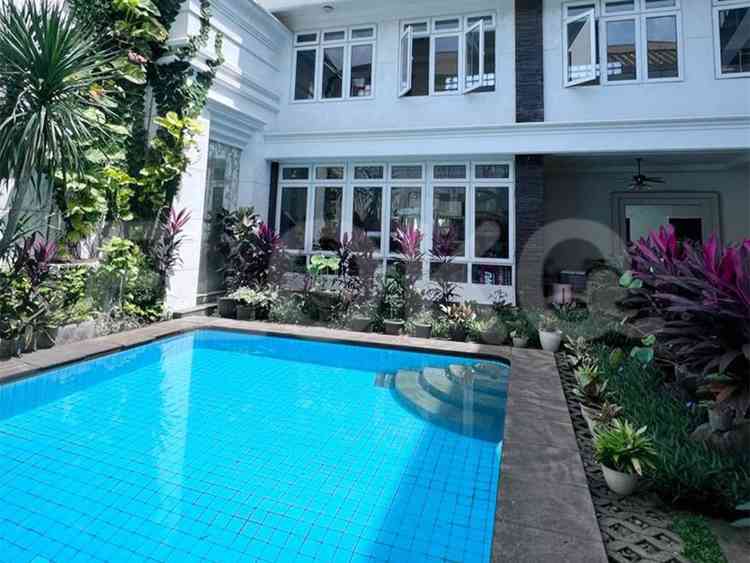 Dijual Rumah 6 BR, Luas 600 m2 di Kemang 9