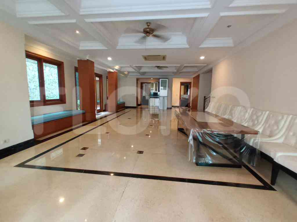 Disewakan Rumah 5 BR, Luas 800 m2 di Pondok Indah 2