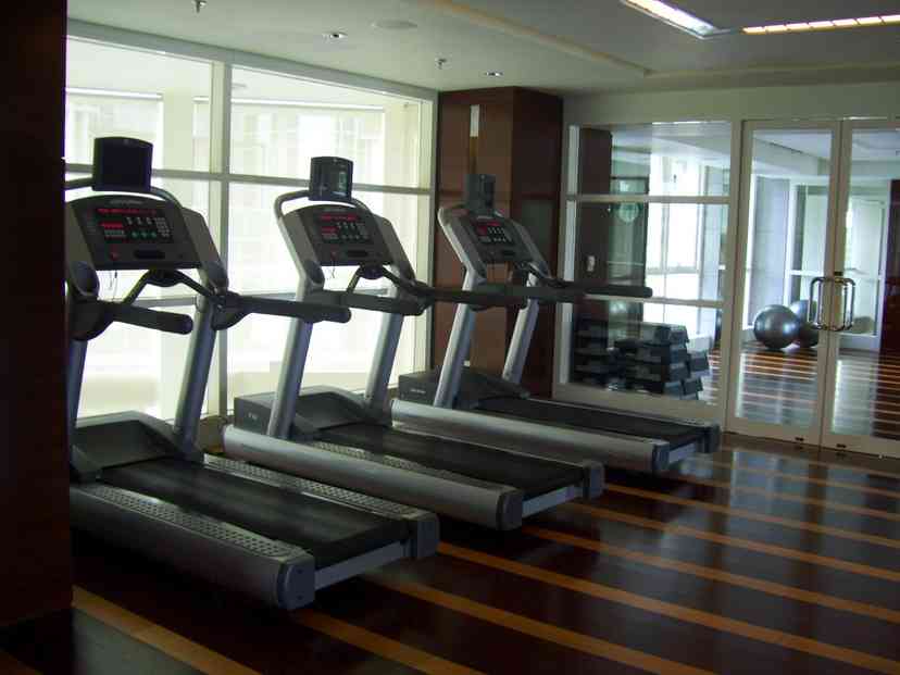 gym the peak apartemen