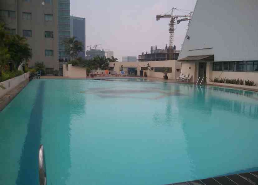 Kolam renang ambassador 1 apartemen