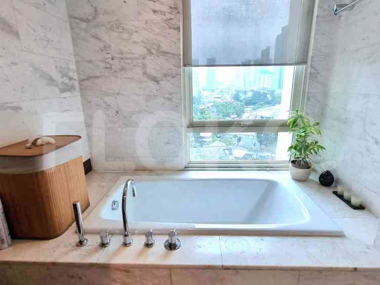 159 sqm, 5th floor, 3 BR apartment for sale in Sudirman 5