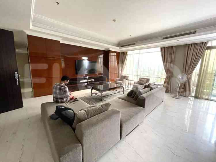 Dijual Apartemen 3 BR, Lantai 17, Luas 288 m2 di Simprug 8