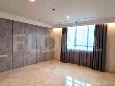 225 sqm, 14th floor, 3 BR apartment for sale in Teuku Nyak Arief 2