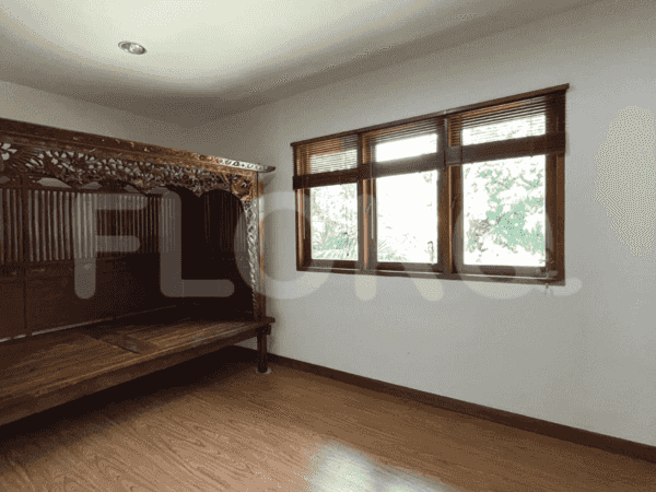 Disewakan Rumah 4 BR, Luas 650 m2 di Kemang 2