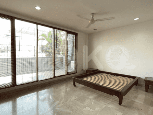 Disewakan Rumah 4 BR, Luas 650 m2 di Kemang 3