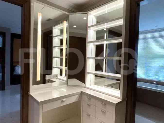 Dijual Apartemen 3 BR, Lantai 17, Luas 288 m2 di Simprug 9