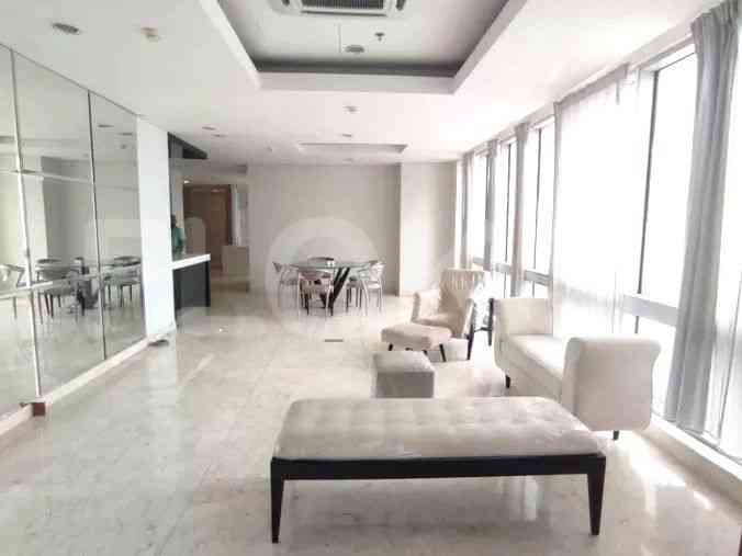 260 sqm, 41st floor, 3 BR apartment for sale in Setiabudi 2