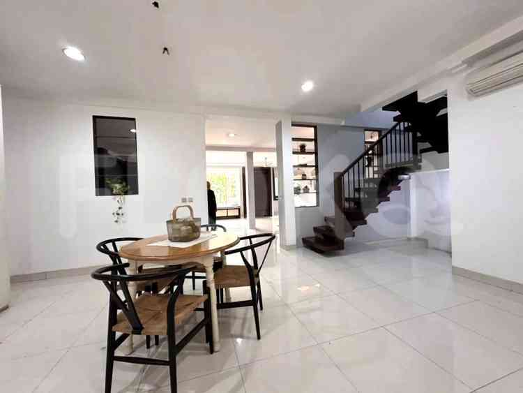 300 sqm, 3 BR house for sale in Jl. Pinang Kuningan IX, Pondok Indah 11