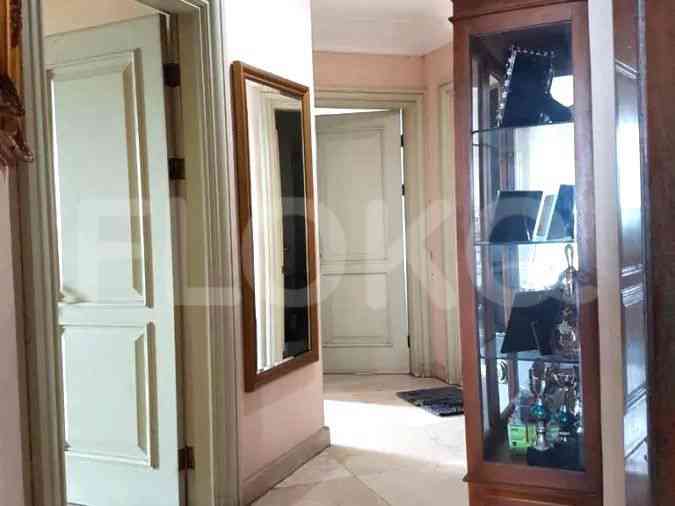 255 sqm, 13th floor, 4 BR apartment for sale in Teuku Nyak Arief 3