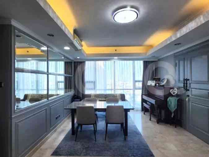 159 sqm, 21st floor, 3 BR apartment for sale in Kemang 6