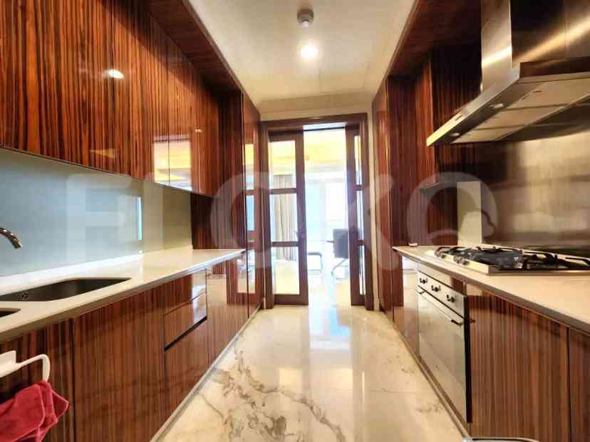 Dijual Apartemen 3 BR, Lantai 16, Luas 157 m2 di Simprug 1