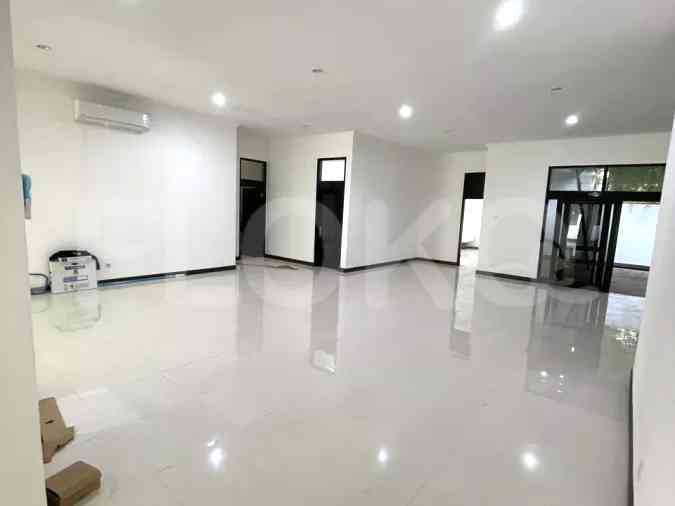 404 sqm, 4 BR house for rent in Jl Patra Kuningsn XII, Mega Kuningan 2