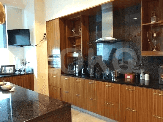 1000 sqm, 10th floor, 4 BR apartment for sale in Kebayoran Baru 4