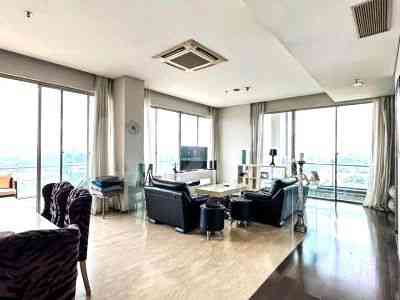 Dijual Apartemen 3 BR, Lantai 14, Luas 308 m2 di Mampang Prapatan 2