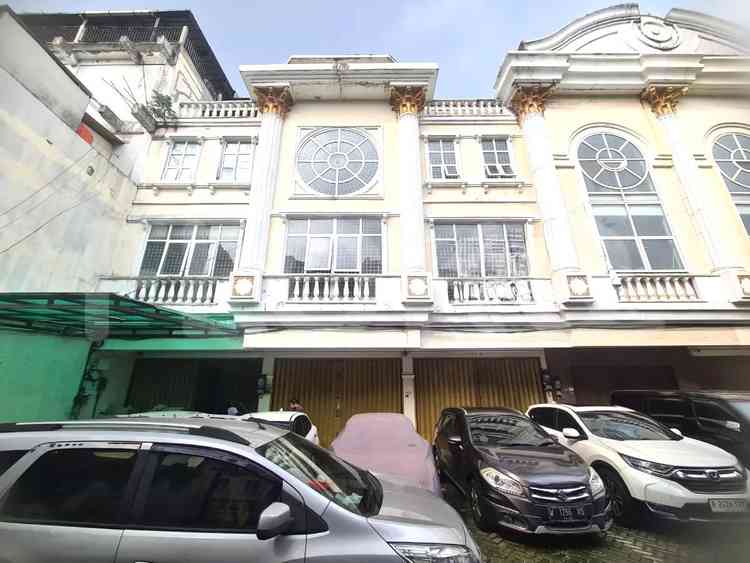 240 sqm, shophouse for rent in Royal Palace, Tebet 3