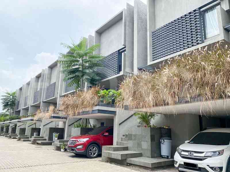 150 sqm, 3 BR house for rent in Pejaten 3