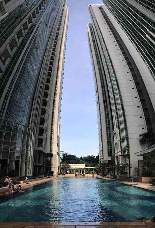 kolam renang the peak apartemen