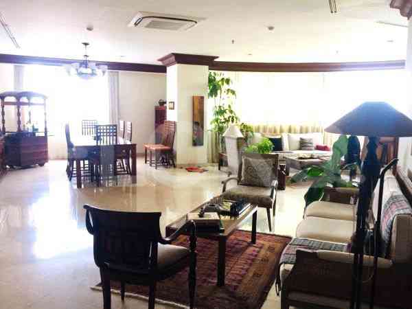 225 sqm, 19th floor, 4 BR apartment for sale in Teuku Nyak Arief 1