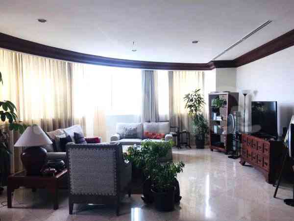 225 sqm, 19th floor, 4 BR apartment for sale in Teuku Nyak Arief 3